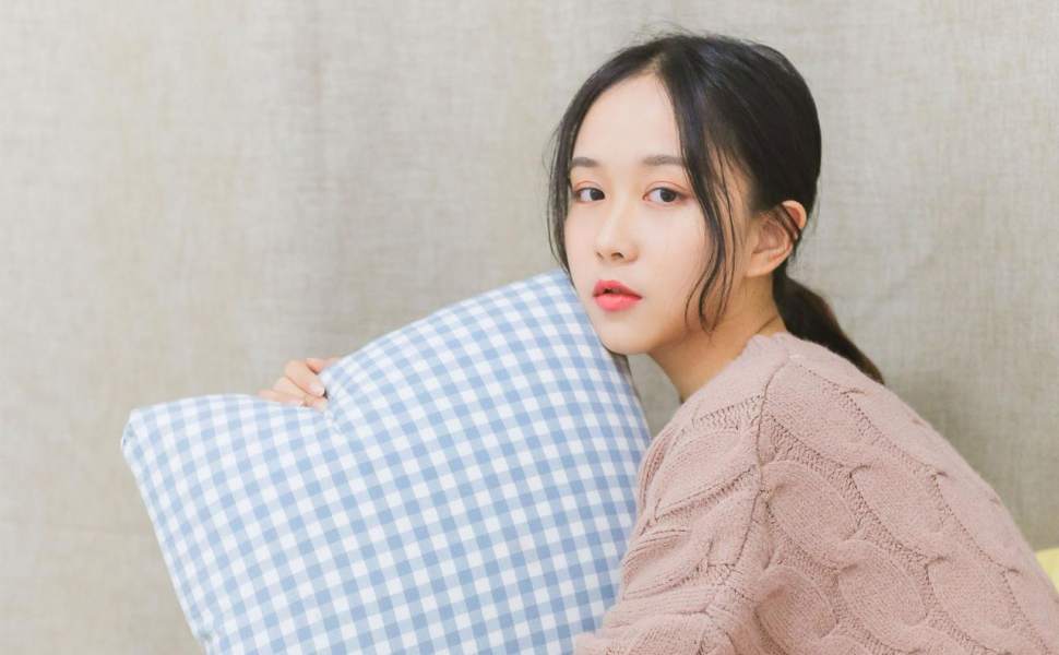 邻居拍下变态偷内衣现场，郑州某小区女业主崩溃：内裤上全是白色痕迹