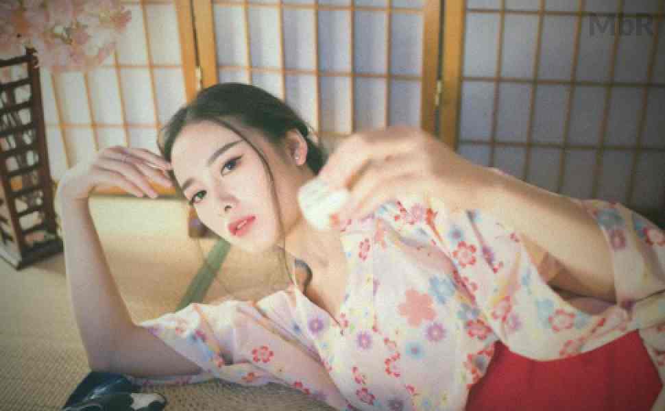 韩系尤物츄츄私拍炸裂流出！从女团沦落OF卖身，白嫩美乳4P淫趴全程娇喘太震撼！现场图2
