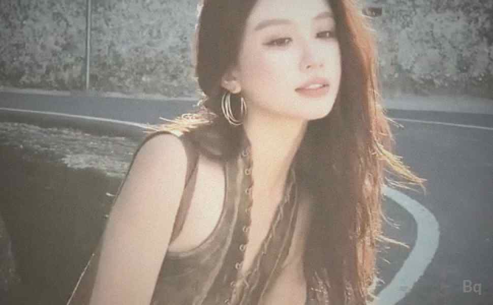 浙江台州26岁妹子马彦静订婚后耐不住寂寞偷会前任，穿情趣服被干到潮喷，未婚夫怒甩视频曝光