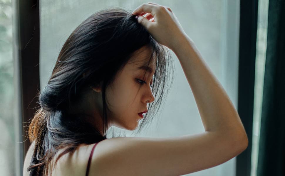 合租男下手迷奸女室友，没想到后来竟成固定炮友！这剧情反转太刺激