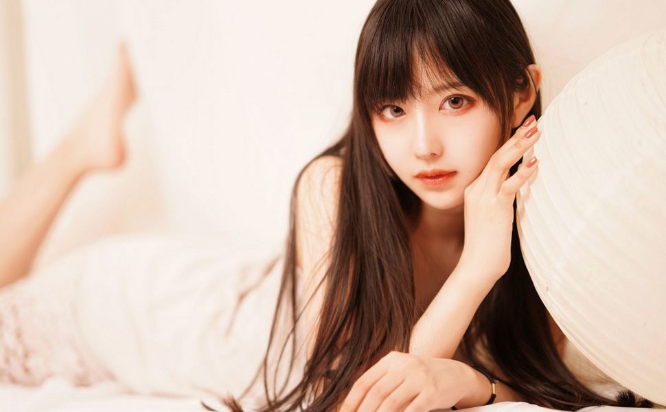 身高178校花濑濑被曝私下行为：从清纯女神到全裸游走校园？