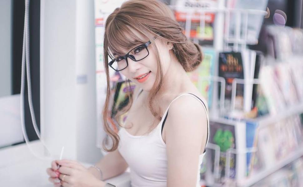 百万粉网红橘洛爆乳福利片流出？黑丝高跟摇奶甩臀，这谁顶得住！